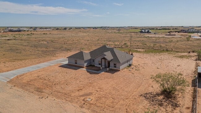 Photo - 16110 Red Deer Ave