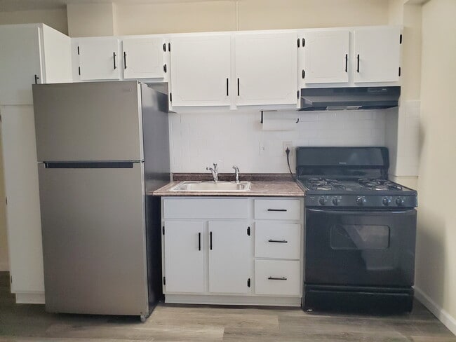 Building Photo - 444 Bedford St Unit 9