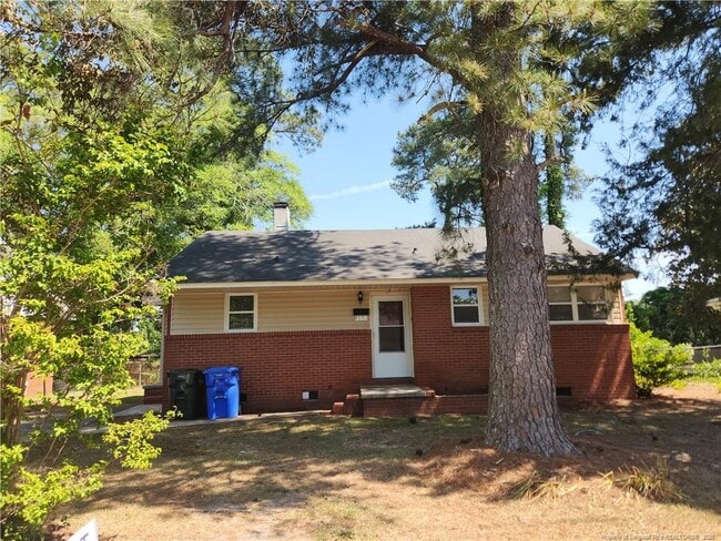 Building Photo - 469 McBain Dr