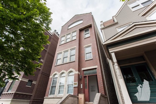 Photo - 1326 W Diversey Pkwy Unidad 2