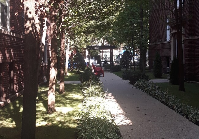 Photo - 5320 N Winthrop Ave Unidad 1E