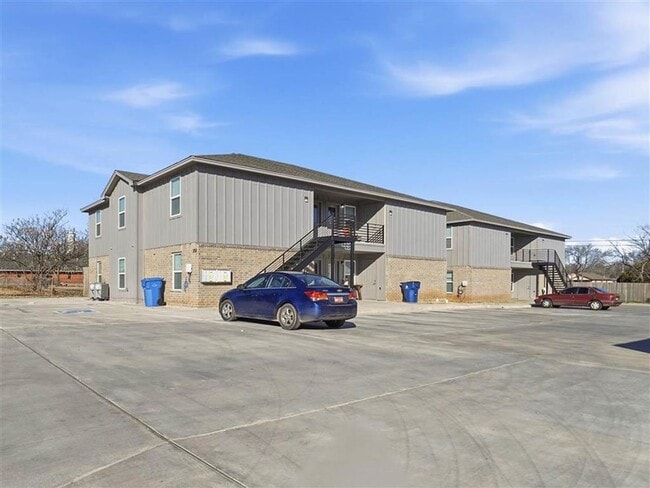 Building Photo - Brand New Near Downtown Cache – 15 Min to Fort Sill. 50% off First Full Month's Rent