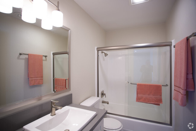 3BR, 2BA-1005 SF