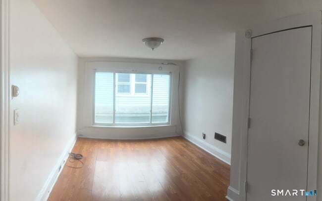 Photo - 831-833-833 William St Unit 3