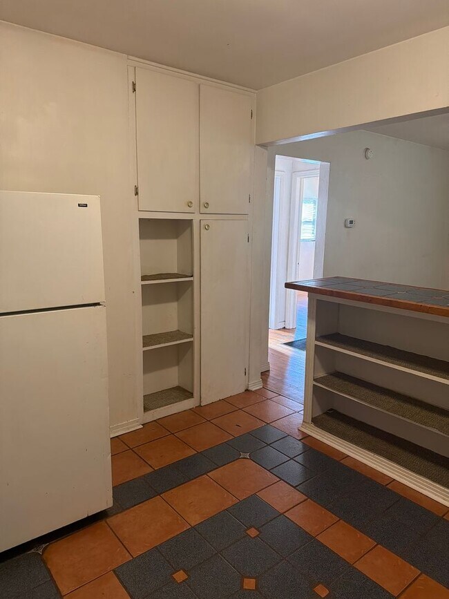Photo - 1327 Charlotte St