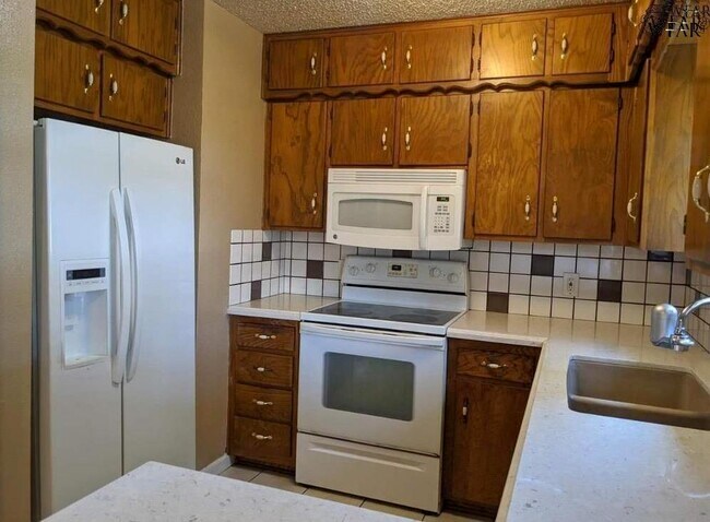 1204 Lisa Ln