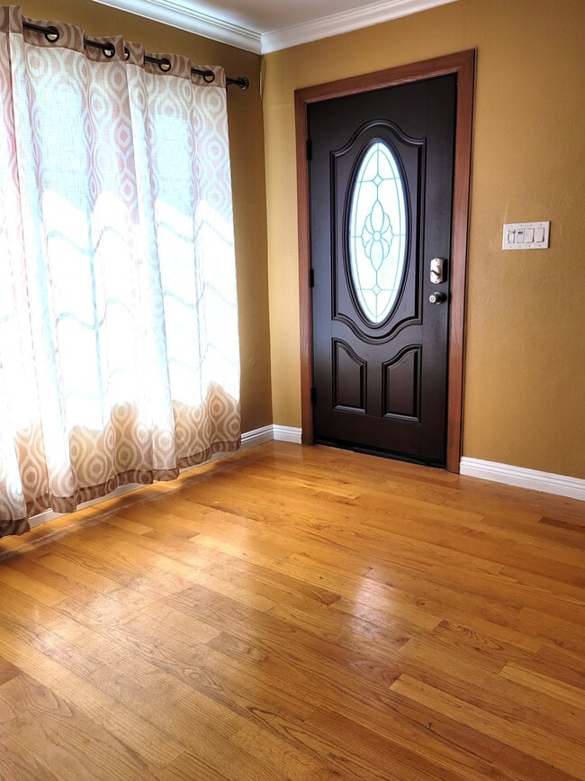 Photo - 331 W Bencamp St