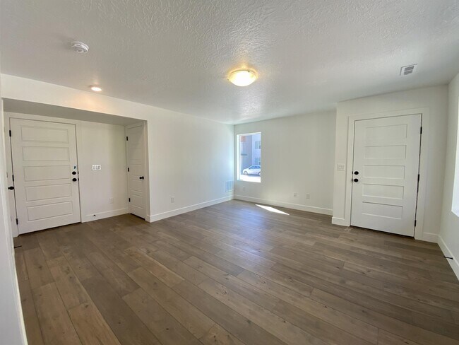 Photo - 8333 Durham St