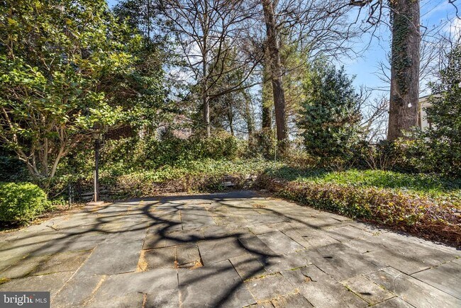 Photo - 2355 N Quincy St