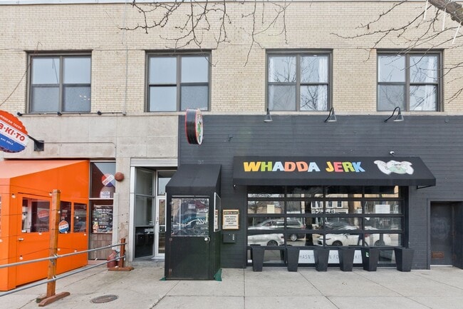 Building Photo - 2011 W Division St Unit 2W