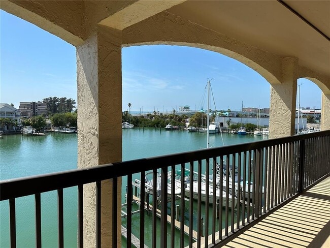 Building Photo - 12500 Capri Cir N Unit 401