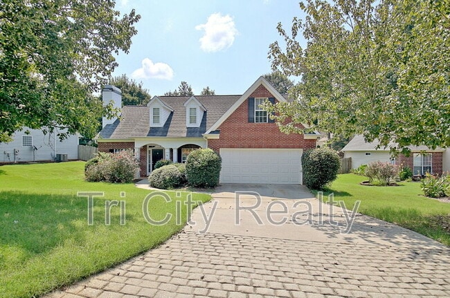 Photo - 77 Pine Crescent House