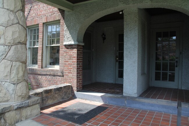 Building Photo - 5869 Northumberland St Unit 2L
