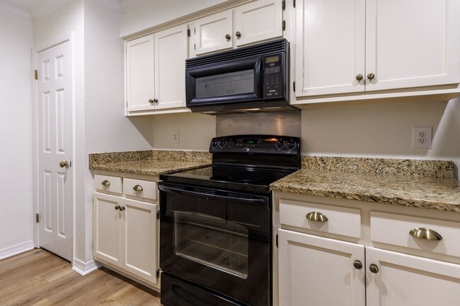 Photo - 3/2 Townhouse near USA! GATED! Students Welcome!