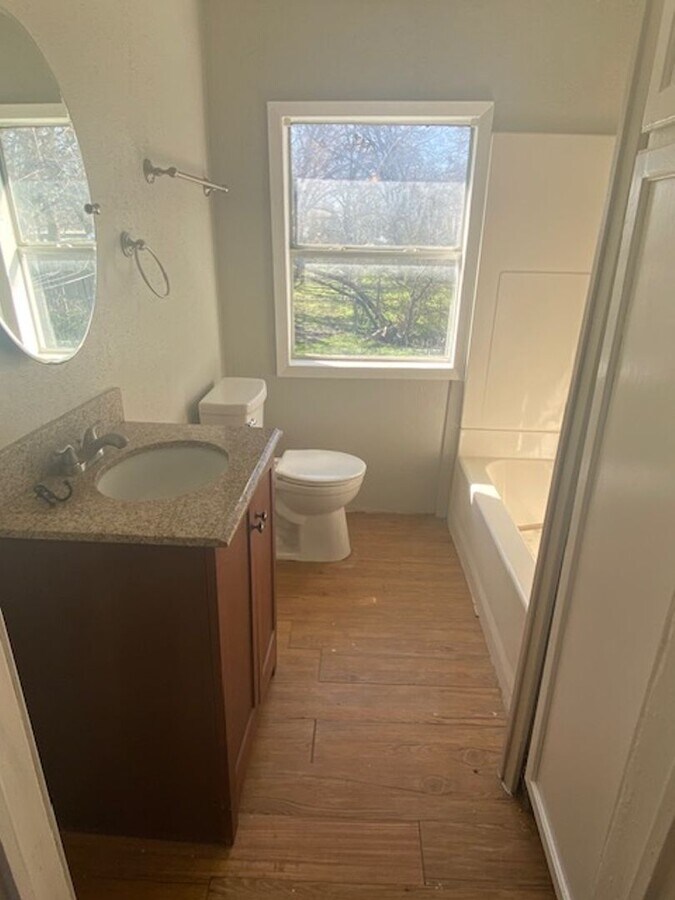 Photo - 1 bedroom upstairs garage apartment