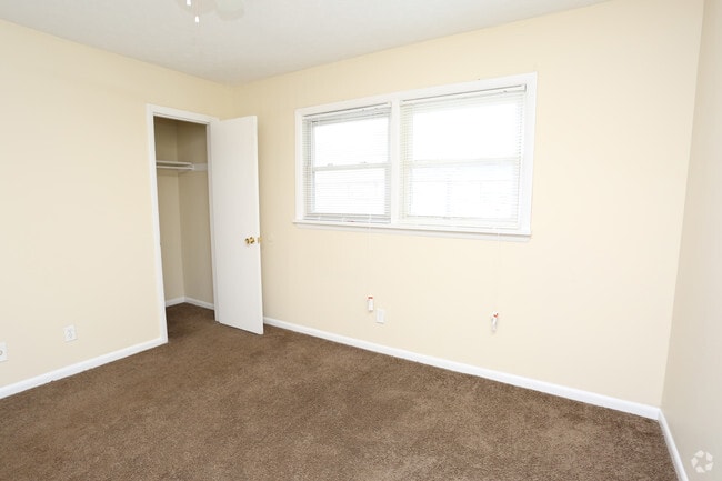 2BR, 2.5BA - 950 SF - Townhouse