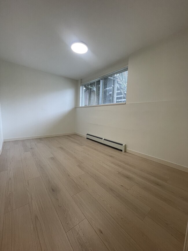 Photo - 6629 Colborne Ave