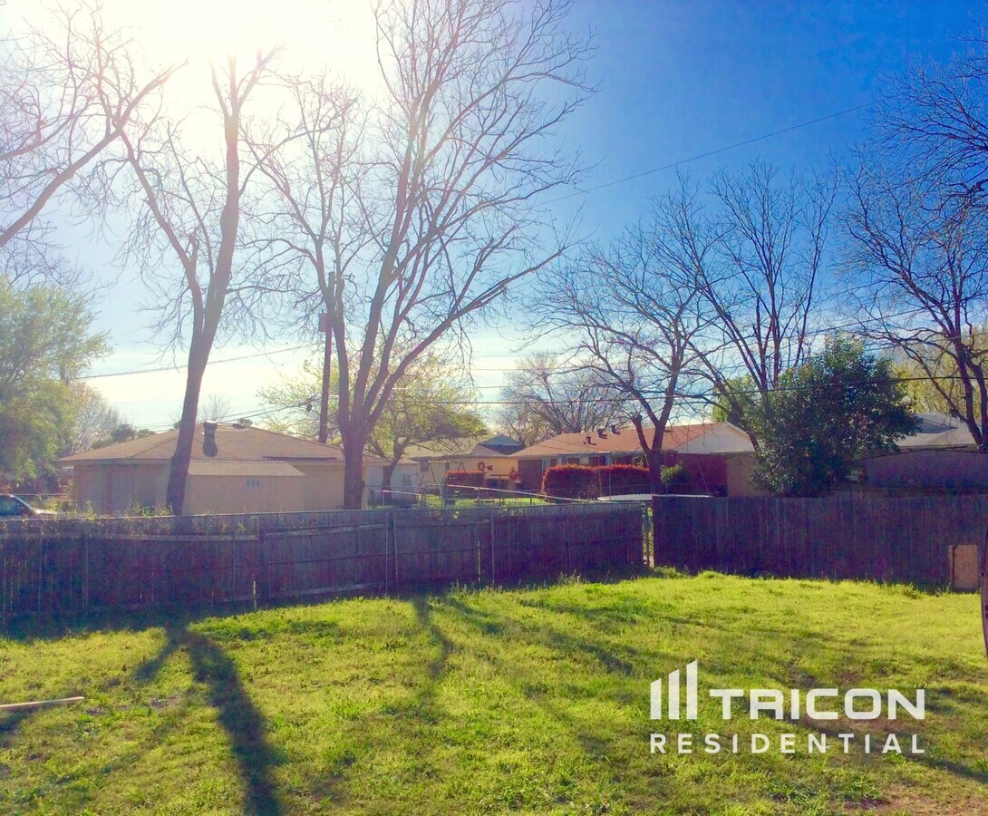 Photo - 806 E Vista Dr
