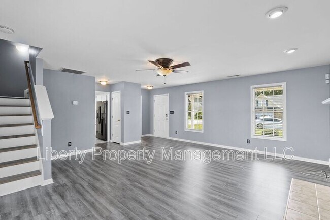 Photo - 130 Breezewood Dr
