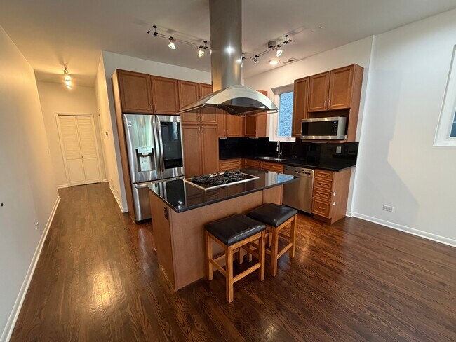 Photo - 938 N Wood St Unit 2
