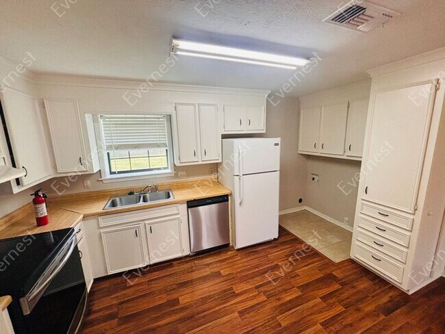 Photo - 1460 May Ave