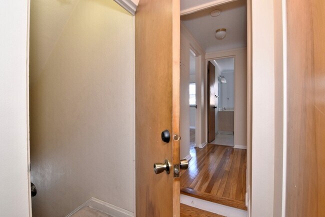 Photo - 2025 Riverside Dr