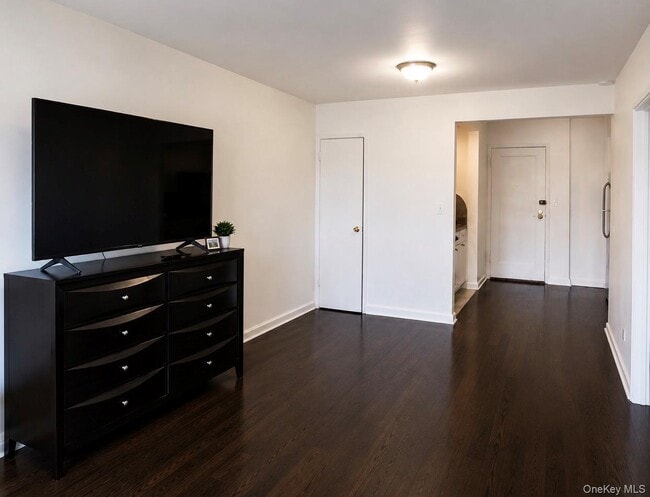 37-30 83rd St Unit 5L