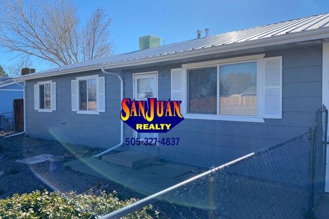 Building Photo - Beautifully Done Home Waiting For You...