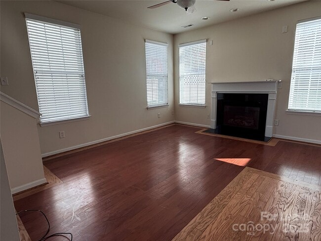 Photo - 7549 Bluff Point Ln