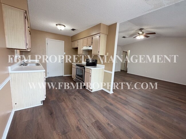 Photo - 921 Park Pl Blvd