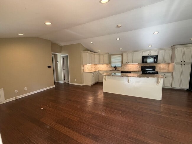 Photo - 404 Pilch Rd