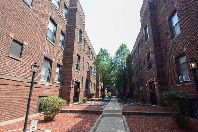 Building Photo - 3730 N Fremont St Unit A04K