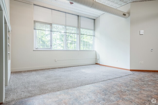 1BR, 1BA - 1,051SF - Living Room