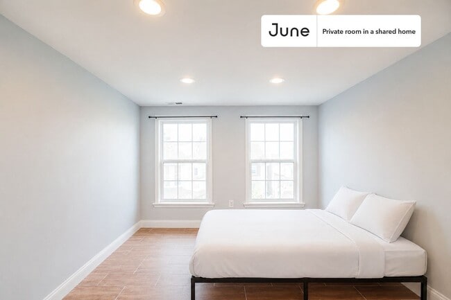Building Photo - Room in Shared 7 bed/6 bath home in Dupont Park