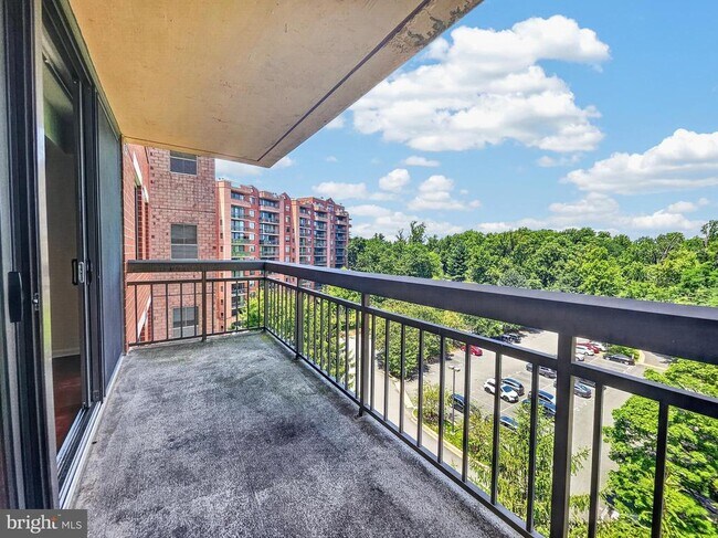 2230 George C Marshall Dr Unit 829