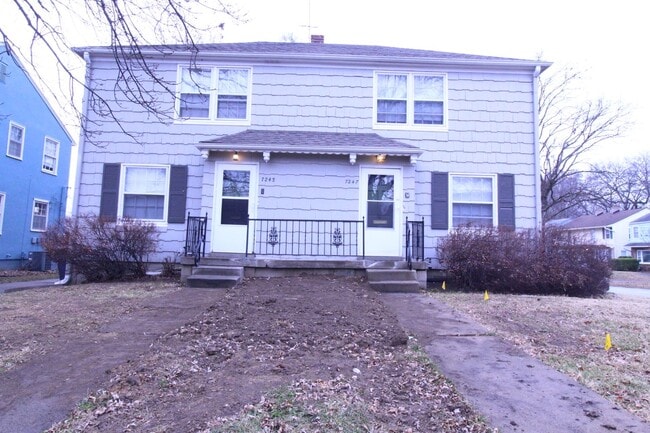 Building Photo - January FREE On This 2 Bedroom 1 Bath Duplex