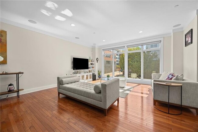 Photo - 148 Reizenstein Way