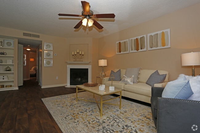 2BR, 2BA - 1,113 SF B2 - Living - Stonegate Apartments