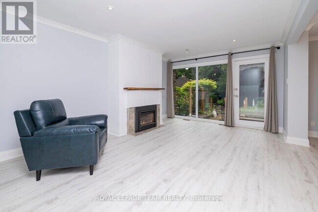 Photo - 121 Buell St