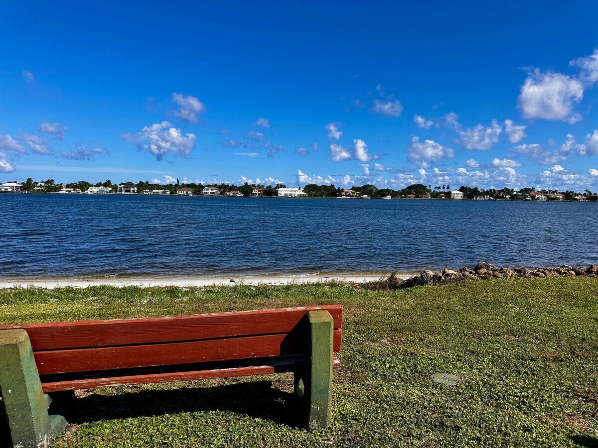 Photo - 107 Half Moon Cir Unidad H1