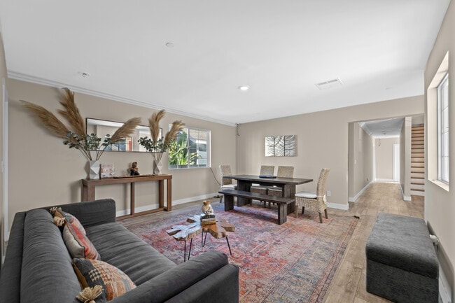 616 N Hobart