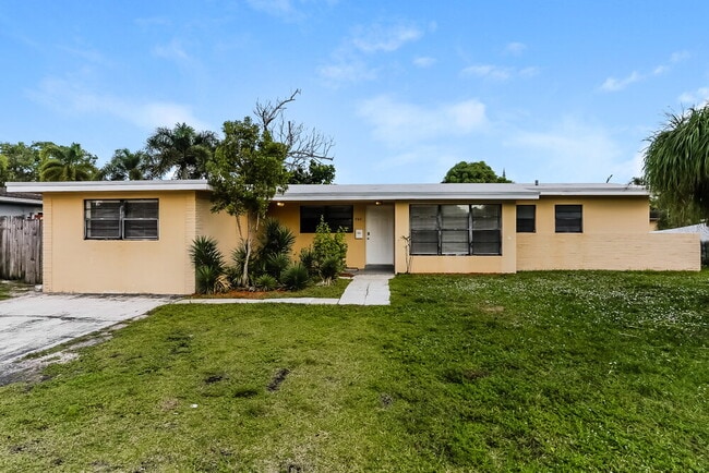 Building Photo - 570 SW 31st Ave Rental
