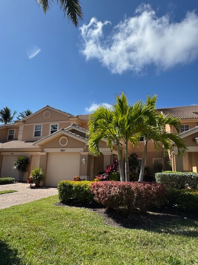Building Photo - 3 bedroom 2 bathroom Attached Villa In Ref... Rental