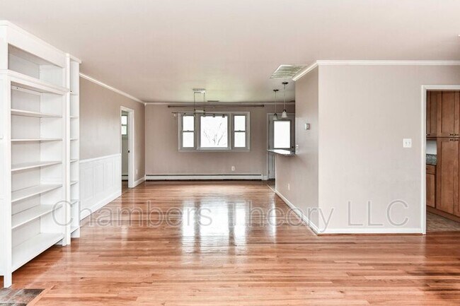 Photo - 3015 James St