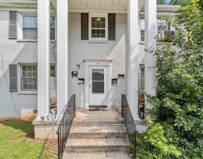 Building Photo - Two bedroom, 1 bath condo in Burlington (B... Unit 15-E