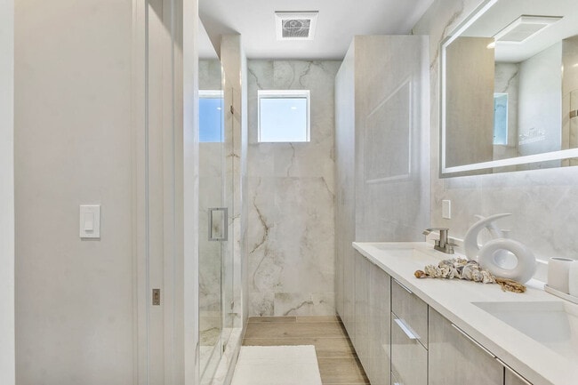 Photo - 99 Seaside Ave Unidad ID1369664P