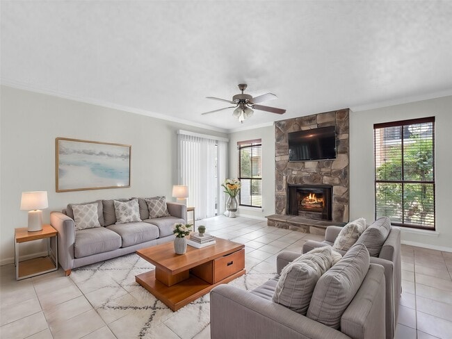 Building Photo - 17401 Red Oak Dr Unit 87 Rental