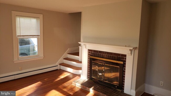 Building Photo - 555 Barrett Ave