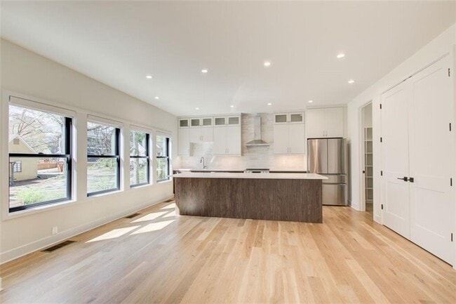 Photo - 1050 Snyder St NW