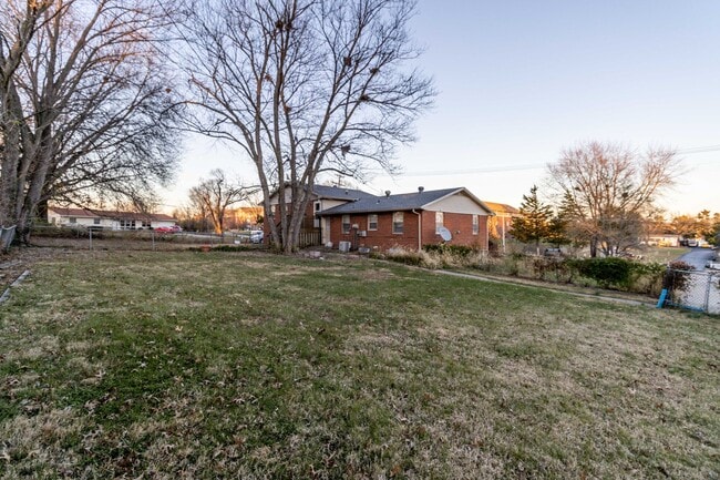 Photo - 3605 S Rock Quarry Rd Unit Apt B